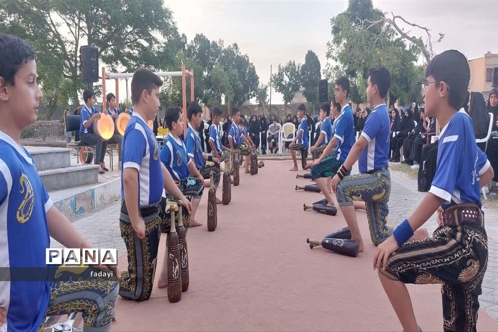 اجرای برنامه ورزشی زورخانه‌ای در حاشیه مراسم سوم خرداد سالروز آزاد سازی خرمشهر در اردستان