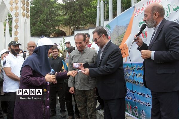 همایش کوهپیمایی همکاران حوزه ستادی و اداره‌کل آموزش و پرورش شهر تهران