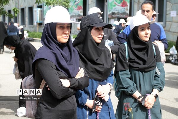 همایش کوهپیمایی همکاران حوزه ستادی و اداره‌کل آموزش و پرورش شهر تهران