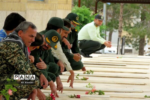 گلباران قبور مطهر شهدای هرات به مناسبت سالروز آزادسازی خرمشهر