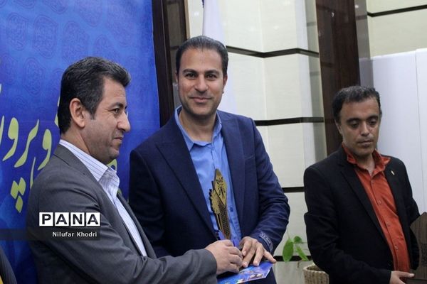 آیین تقدیر از فعالان حوزه معاونت آموزش متوسطه اداره کل  آموزش و پرورش استان بوشهر