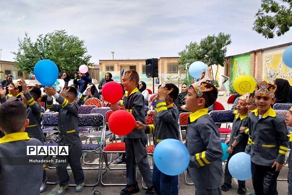 برگزاری مراسم جشن الفبا در مدرسه شهدای غزه شهرستان‌قرچک