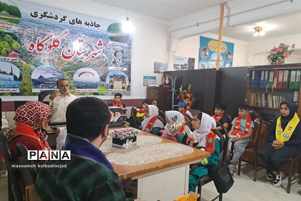 دیدار اعضای سازمان دانش‌آموزی گلوگاه با رئیس اداره میراث فرهنگی