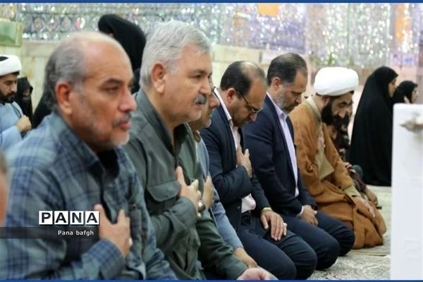 عطرافشانی و گلباران گلزار شهدای بافق