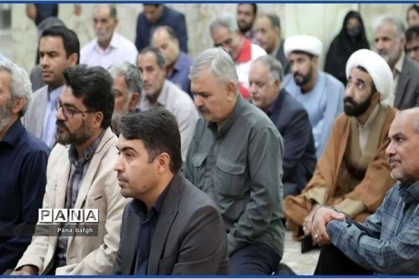 عطرافشانی و گلباران گلزار شهدای بافق