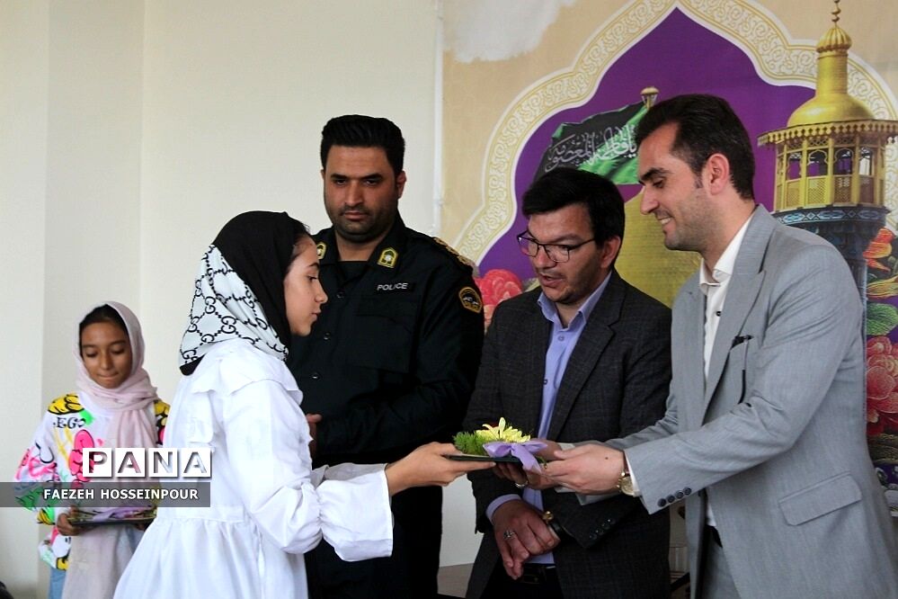 تجلیل از دانش‌آموزان برتر مدارس اورین بهارستان‌2 به‌مناسبت دهه کرامت