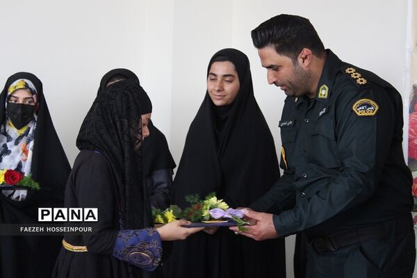 تجلیل از دانش‌آموزان برتر مدارس اورین بهارستان‌2 به‌مناسبت دهه کرامت
