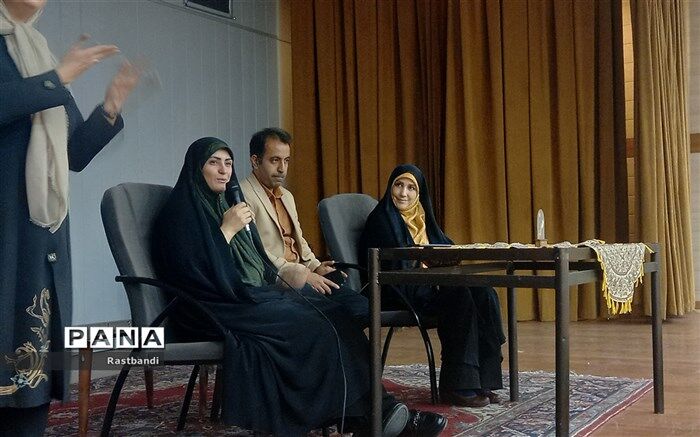 جشنواره آذرخش در راستای شکوفایی استعداد دانش‌آموزان گام می بردارد