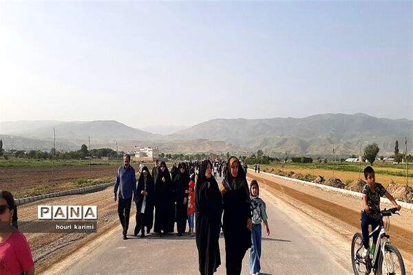 پیاده‌روی خانوادگی به‌مناسبت دهه کرامت در شهرستان مانه وسملقان