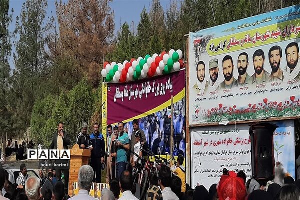 پیاده‌روی خانوادگی به‌مناسبت دهه کرامت در شهرستان مانه وسملقان