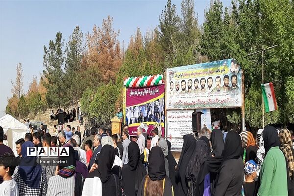 پیاده‌روی خانوادگی به‌مناسبت دهه کرامت در شهرستان مانه وسملقان
