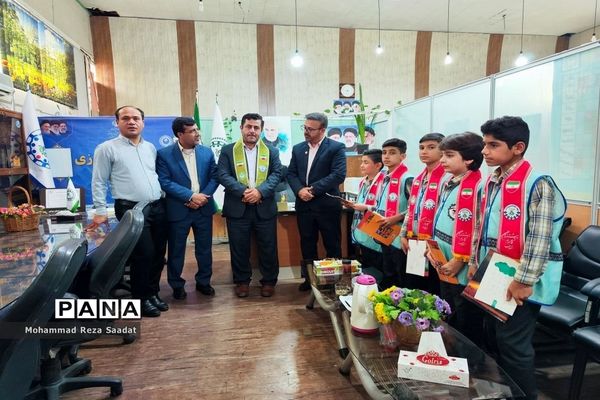 تجلیل از مدیر سازمان دانش‌آموزی استان بوشهر