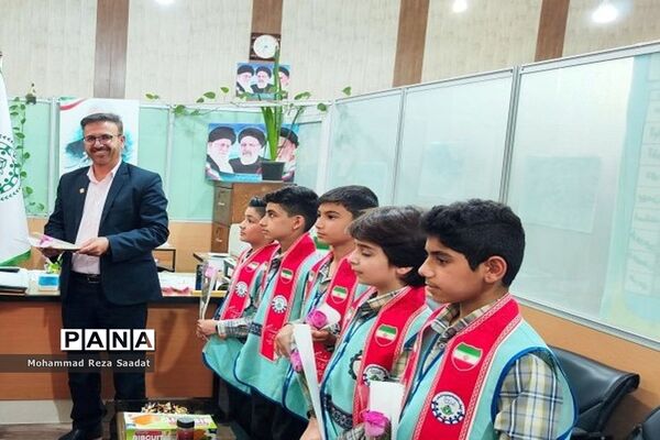 تجلیل از مدیر سازمان دانش‌آموزی استان بوشهر