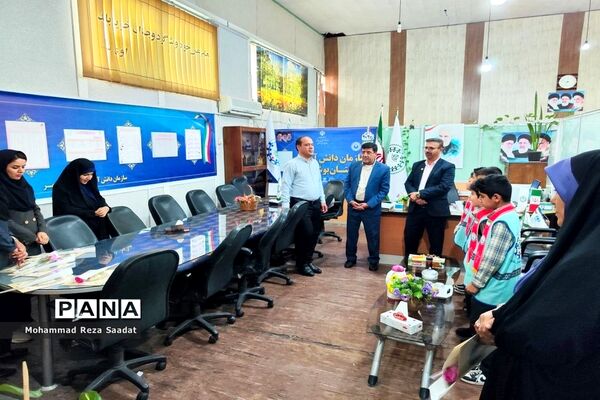 تجلیل از مدیر سازمان دانش‌آموزی استان بوشهر