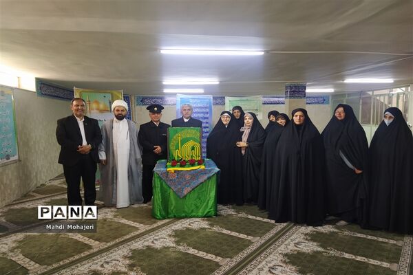 حضور خادمان آستان قدس رضوی به همراه پرچم مقدس امام رضا (ع)