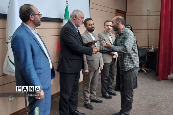 ‌مراسم تجلیل از برگزیدگان «جایزه استانی جمعیت» استانداری تهران