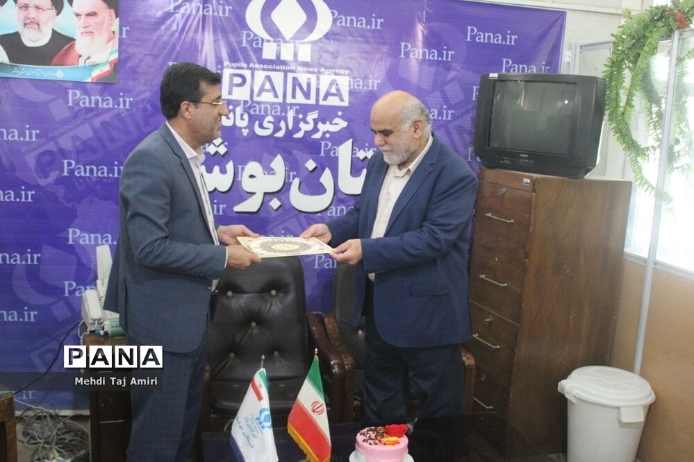 تجلیل از مسئول خبرگزاری پانا استان بوشهر