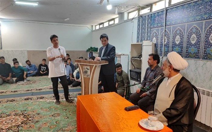 نشست صمیمی دانش آموزان قم با نایب رییس مجلس شورای اسلامی