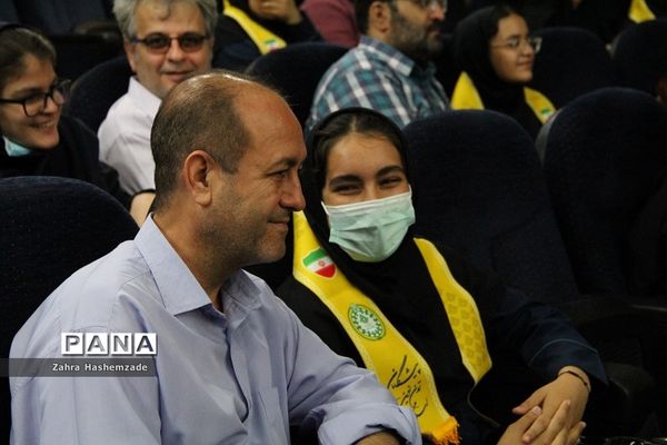 همایش پدر دختری با عنوان دختر بابا به‌مناسبت دهه کرامت در فرهنگسرای ولاء ناحیه یک شهرری