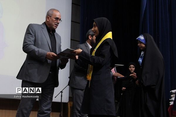 همایش پدر دختری با عنوان دختر بابا به‌مناسبت دهه کرامت در فرهنگسرای ولاء ناحیه یک شهرری