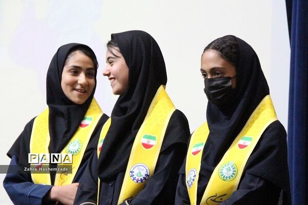 همایش پدر دختری با عنوان دختر بابا به‌مناسبت دهه کرامت در فرهنگسرای ولاء ناحیه یک شهرری