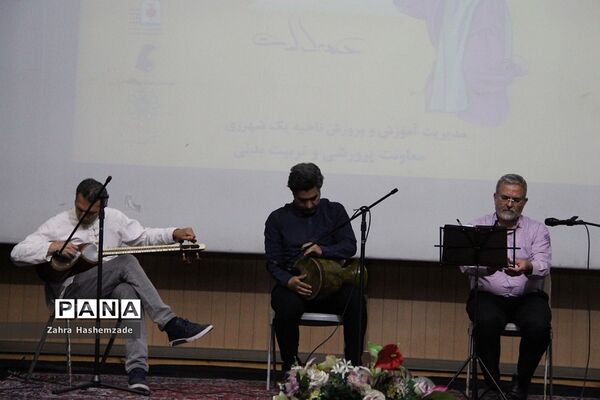 همایش پدر دختری با عنوان دختر بابا به‌مناسبت دهه کرامت در فرهنگسرای ولاء ناحیه یک شهرری