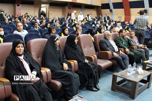 همایش پدر دختری با عنوان دختر بابا به‌مناسبت دهه کرامت در فرهنگسرای ولاء ناحیه یک شهرری