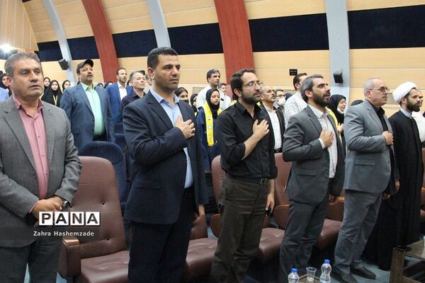 همایش پدر دختری با عنوان دختر بابا به‌مناسبت دهه کرامت در فرهنگسرای ولاء ناحیه یک شهرری
