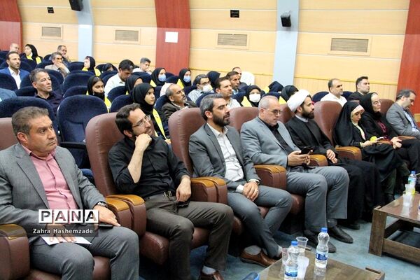 همایش پدر دختری با عنوان دختر بابا به‌مناسبت دهه کرامت در فرهنگسرای ولاء ناحیه یک شهرری