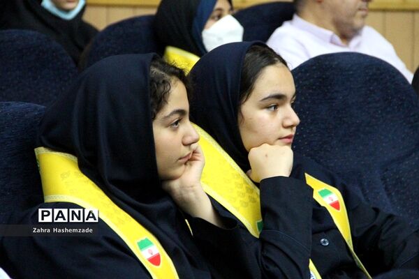 همایش پدر دختری با عنوان دختر بابا به‌مناسبت دهه کرامت در فرهنگسرای ولاء ناحیه یک شهرری
