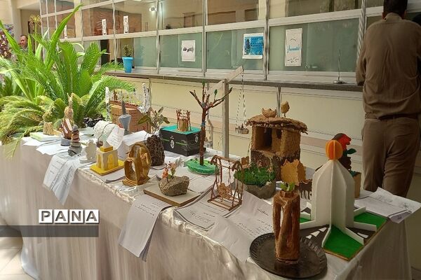 نمایشگاه دستاوردهای هنرستان‌های سطح شهرکرد
