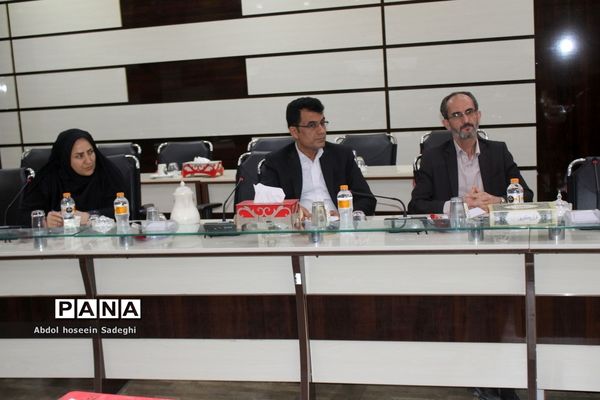 جلسه ستاد ثبت‌نام و شورای معاونان اداره‌کل آموزش و پرورش استان بوشهر