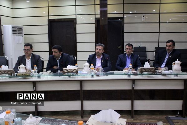 جلسه ستاد ثبت‌نام و شورای معاونان اداره‌کل آموزش و پرورش استان بوشهر