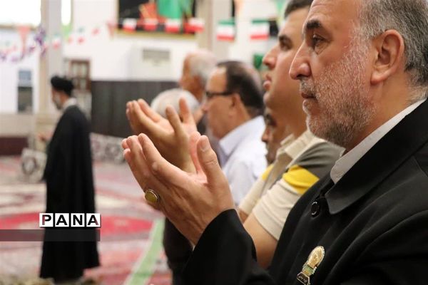 همه زیر سایه خورشید هستیم