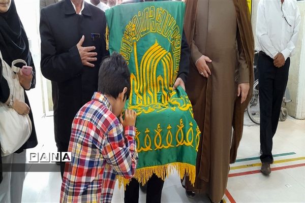 همه زیر سایه خورشید هستیم