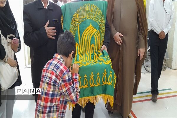 همه زیر سایه خورشید هستیم
