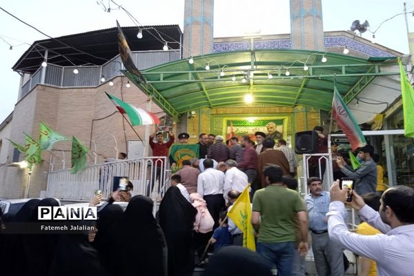 استقبال مردم از کاروان «زیر سایه خورشید» در قم