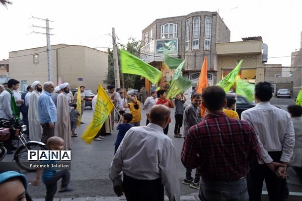 استقبال مردم از کاروان «زیر سایه خورشید» در قم