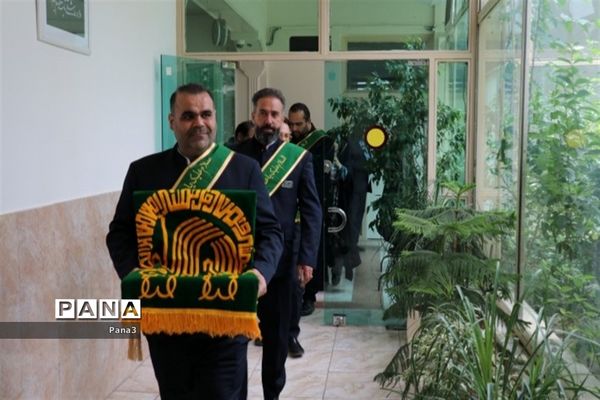 برگزاری مراسم پرچم‌گردانی حرم مطهر امام رضا(ع) در منطقه ۳