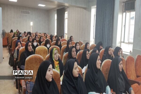 برگزاری دوره سه‌روزه  توانمندسازی مربیان عضو سازمان دانش‌آموزی ناحیه یک یزد