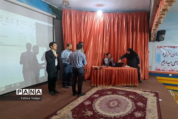 برگزاری دوره سه‌روزه  توانمندسازی مربیان عضو سازمان دانش‌آموزی ناحیه یک یزد