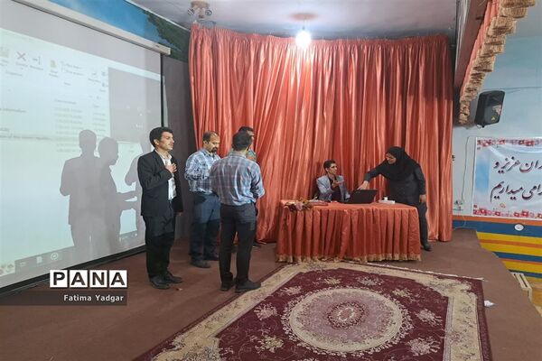برگزاری دوره سه‌روزه  توانمندسازی مربیان عضو سازمان دانش‌آموزی ناحیه یک یزد
