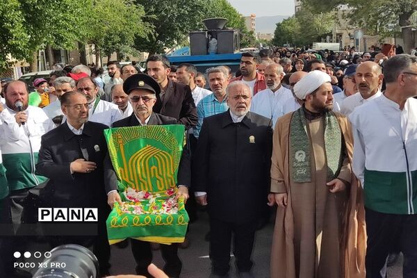 کاروان زیر سایه خورشید
