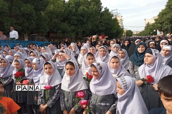 کاروان زیر سایه خورشید
