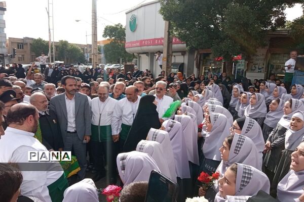 کاروان زیر سایه خورشید