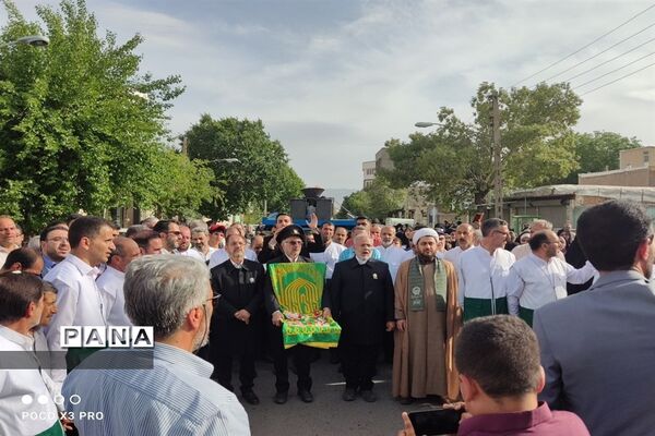 کاروان زیر سایه خورشید