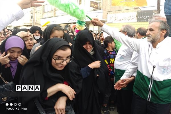 کاروان زیر سایه خورشید