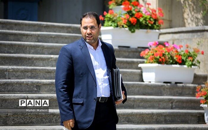 «صحرایی» سکان‌دار مناسبی برای هدایت کشتی ‌آموزش و پرورش است