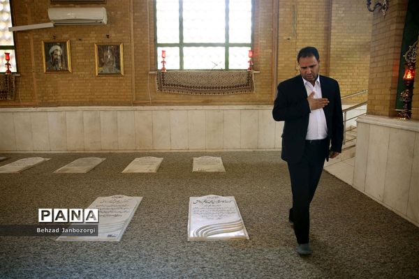 تجدید بیعت وزیر آموزش و پرورش با آرمان‌های امام راحل و ادای احترام به مقام شامخ شهیدان رجایی و باهنر