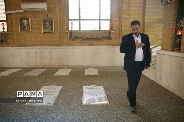 تجدید بیعت وزیر آموزش و پرورش با آرمان‌های امام راحل و ادای احترام به مقام شامخ شهیدان رجایی و باهنر